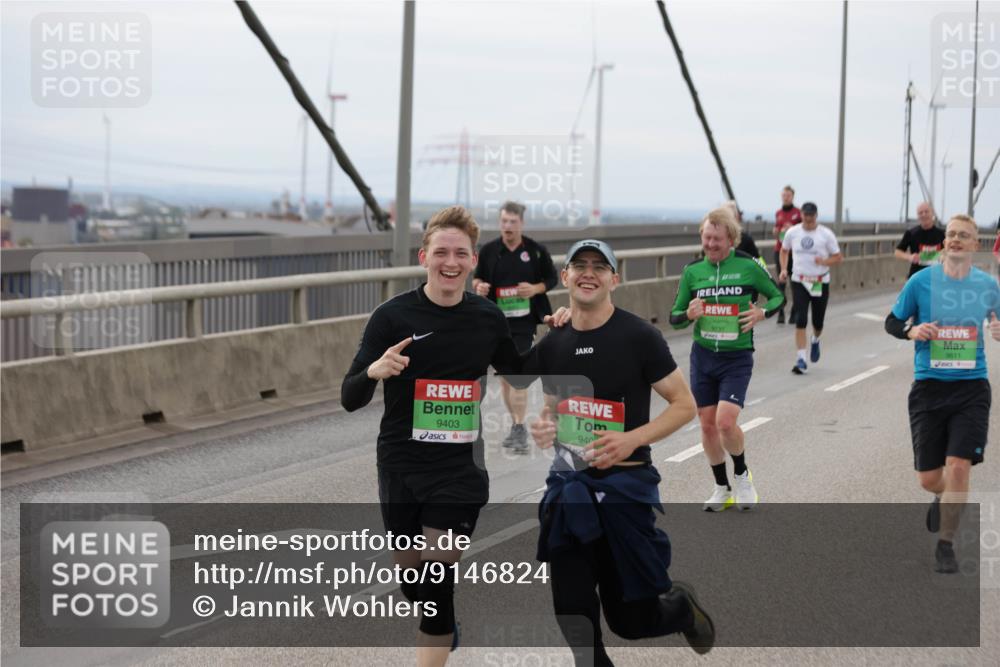 03.10.2025 - Köhlbrandbrückenlauf Jannik Wohlers http://msf.ph/oto/9146824 03.10.2025 15:49:48 Position 1 9403, 940, 9731, 9611 meine-sportfotos.de