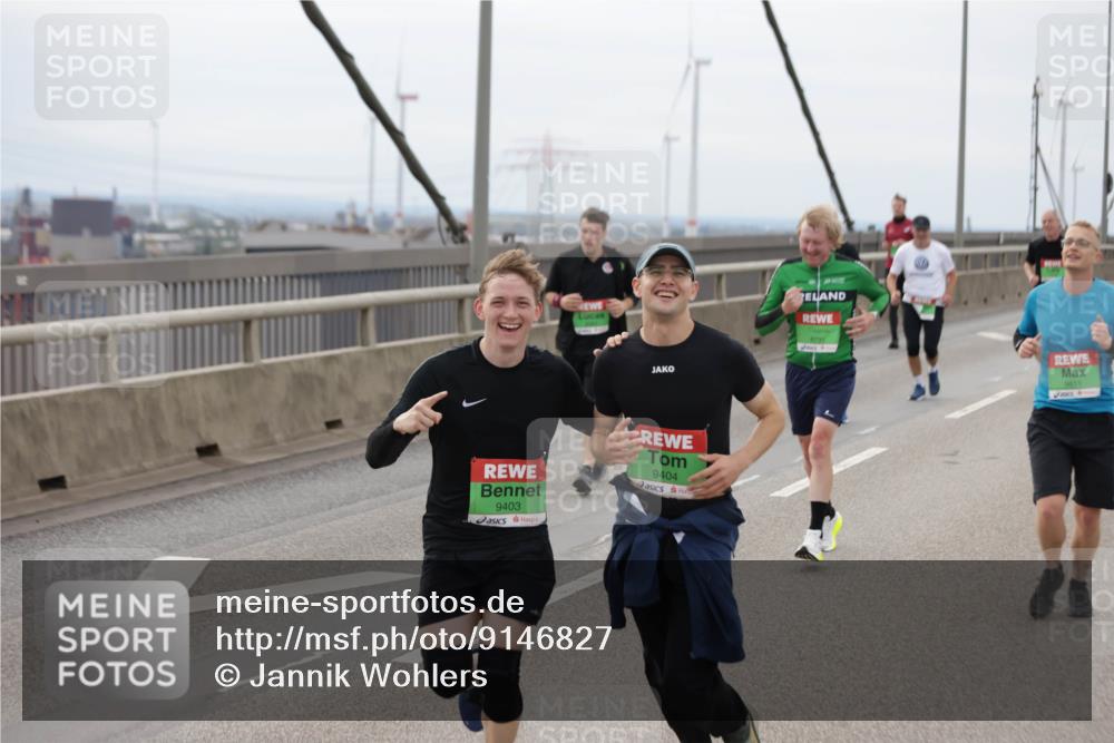 03.10.2025 - Köhlbrandbrückenlauf Jannik Wohlers http://msf.ph/oto/9146827 03.10.2025 15:49:48 Position 1 9403, 9404, 9731, 9611 meine-sportfotos.de