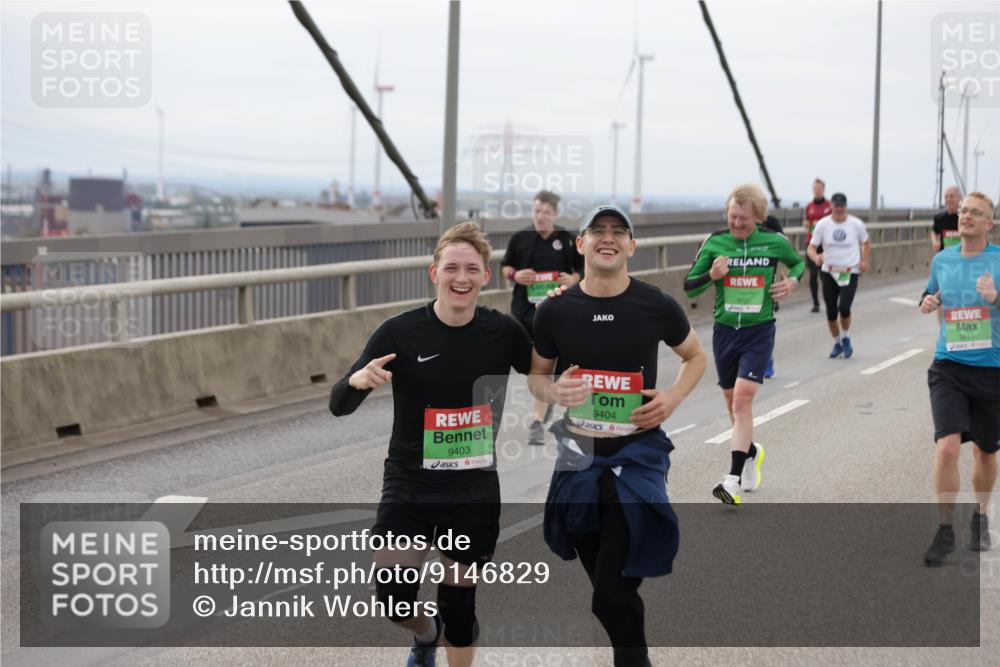 03.10.2025 - Köhlbrandbrückenlauf Jannik Wohlers http://msf.ph/oto/9146829 03.10.2025 15:49:48 Position 1 9403, 9731, 6, 9611, 9404 meine-sportfotos.de