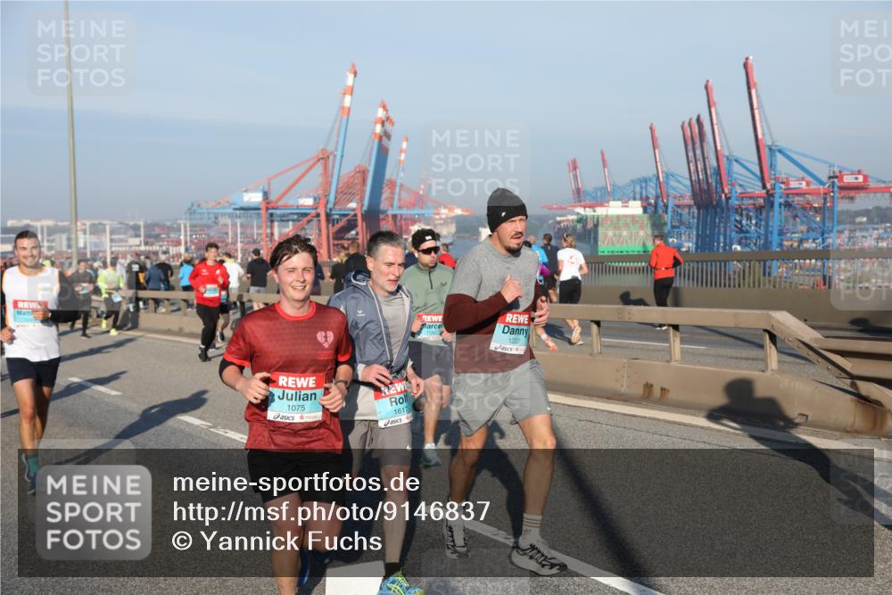 03.10.2025 - Köhlbrandbrückenlauf Yannick Fuchs http://msf.ph/oto/9146837 03.10.2025 08:37:09 Position 2 1075, 1617, 1143, 1237 meine-sportfotos.de