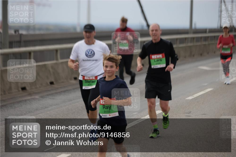03.10.2025 - Köhlbrandbrückenlauf Jannik Wohlers http://msf.ph/oto/9146856 03.10.2025 15:49:51 Position 1 8000, 9159, 9186 meine-sportfotos.de