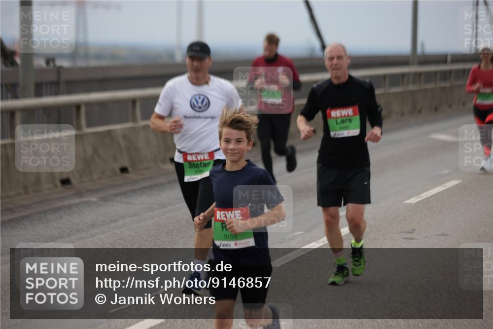 03.10.2025 - Köhlbrandbrückenlauf Jannik Wohlers http://msf.ph/oto/9146857 03.10.2025 15:49:51 Position 1 9486, 9159 meine-sportfotos.de