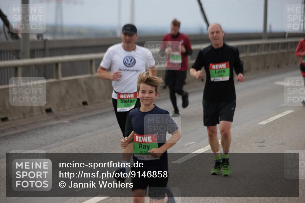 03.10.2025 - Köhlbrandbrückenlauf Jannik Wohlers http://msf.ph/oto/9146858 03.10.2025 15:49:51 Position 1 9159, 9486 meine-sportfotos.de