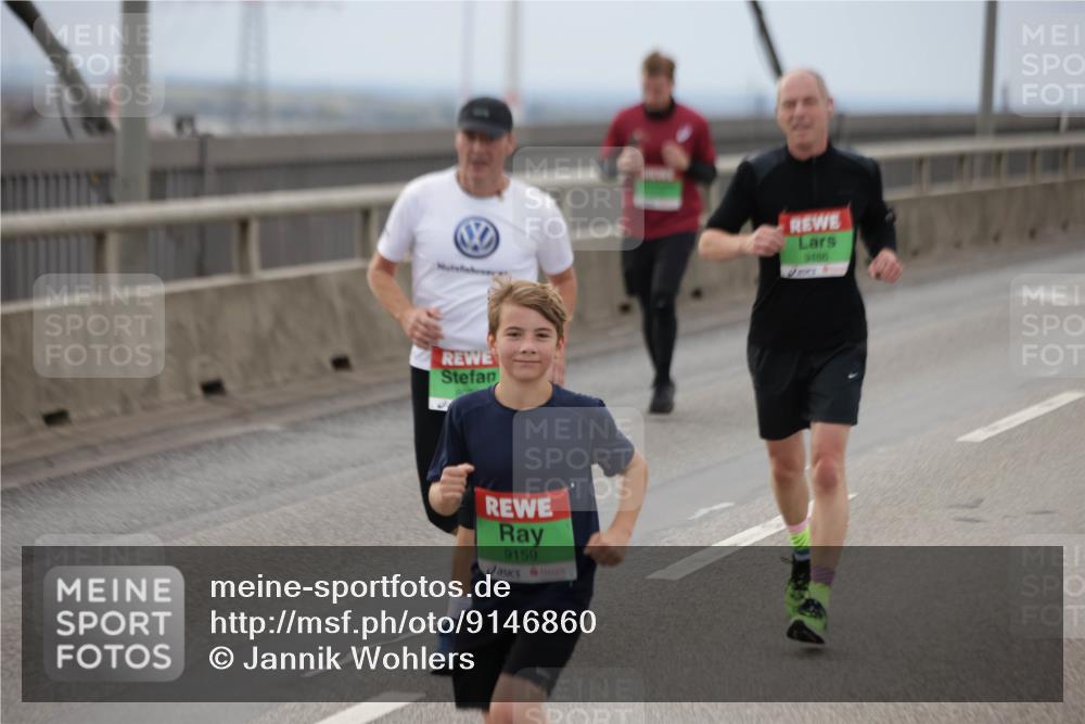 03.10.2025 - Köhlbrandbrückenlauf Jannik Wohlers http://msf.ph/oto/9146860 03.10.2025 15:49:51 Position 1 9159, 9486 meine-sportfotos.de