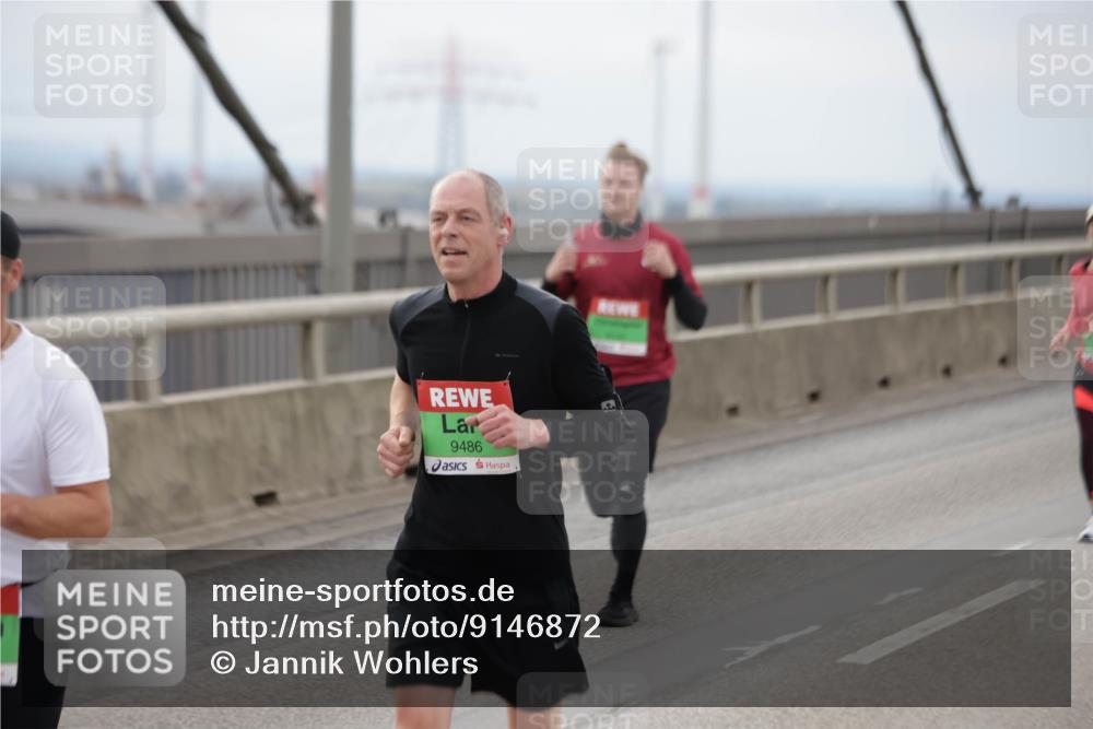 03.10.2025 - Köhlbrandbrückenlauf Jannik Wohlers http://msf.ph/oto/9146872 03.10.2025 15:49:53 Position 1 9486 meine-sportfotos.de