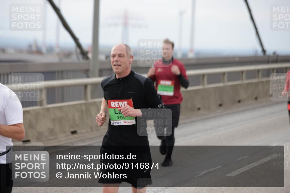 03.10.2025 - Köhlbrandbrückenlauf Jannik Wohlers http://msf.ph/oto/9146874 03.10.2025 15:49:53 Position 1 9486 meine-sportfotos.de
