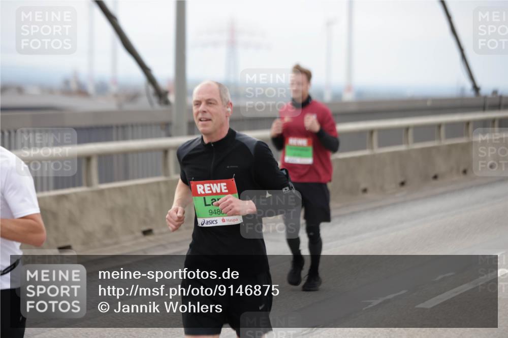 03.10.2025 - Köhlbrandbrückenlauf Jannik Wohlers http://msf.ph/oto/9146875 03.10.2025 15:49:53 Position 1 9486 meine-sportfotos.de