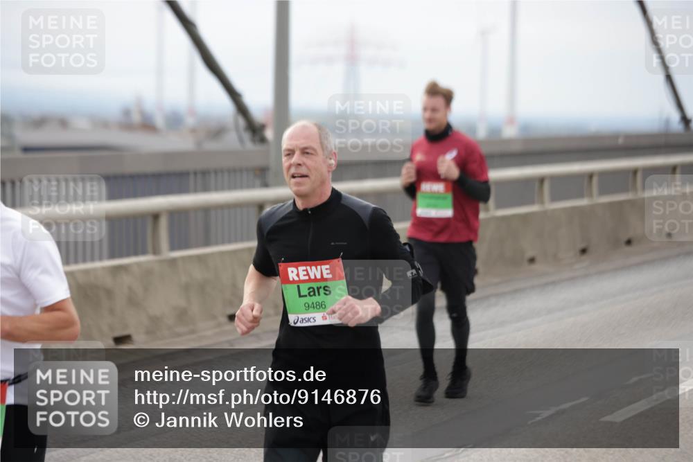 03.10.2025 - Köhlbrandbrückenlauf Jannik Wohlers http://msf.ph/oto/9146876 03.10.2025 15:49:53 Position 1 9486 meine-sportfotos.de
