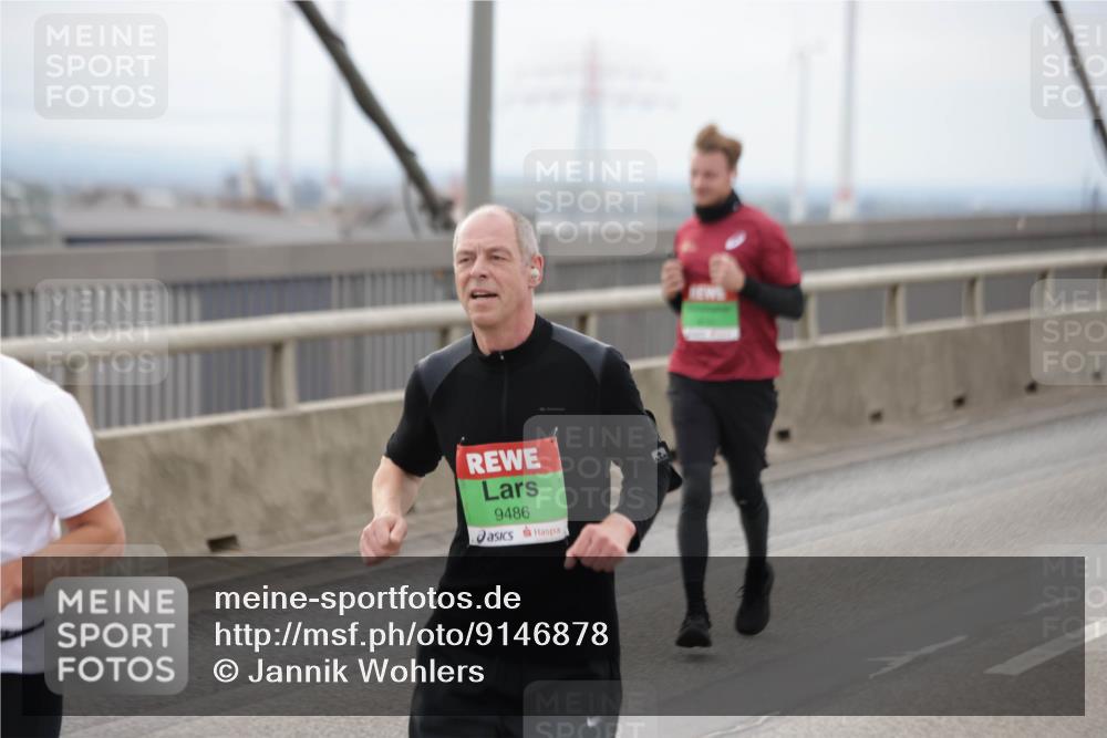 03.10.2025 - Köhlbrandbrückenlauf Jannik Wohlers http://msf.ph/oto/9146878 03.10.2025 15:49:53 Position 1 9486 meine-sportfotos.de