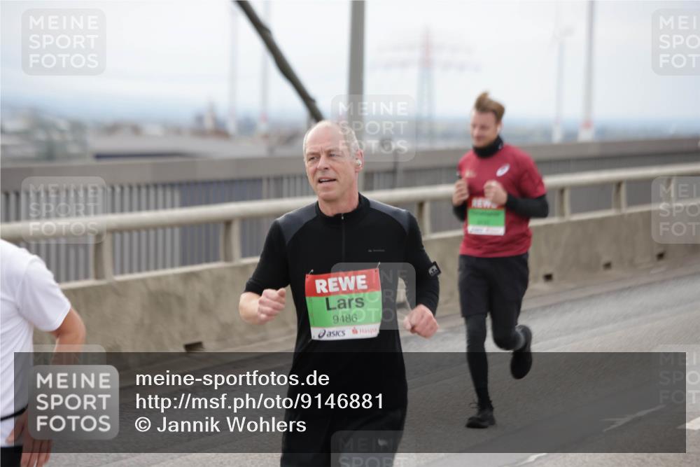 03.10.2025 - Köhlbrandbrückenlauf Jannik Wohlers http://msf.ph/oto/9146881 03.10.2025 15:49:53 Position 1 9486 meine-sportfotos.de