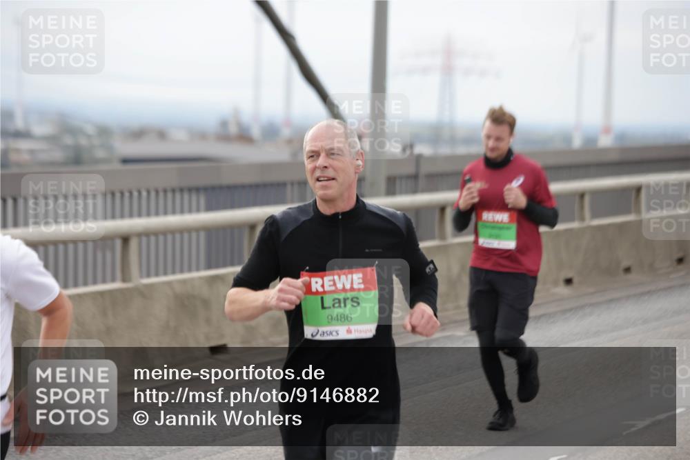 03.10.2025 - Köhlbrandbrückenlauf Jannik Wohlers http://msf.ph/oto/9146882 03.10.2025 15:49:53 Position 1 9486 meine-sportfotos.de