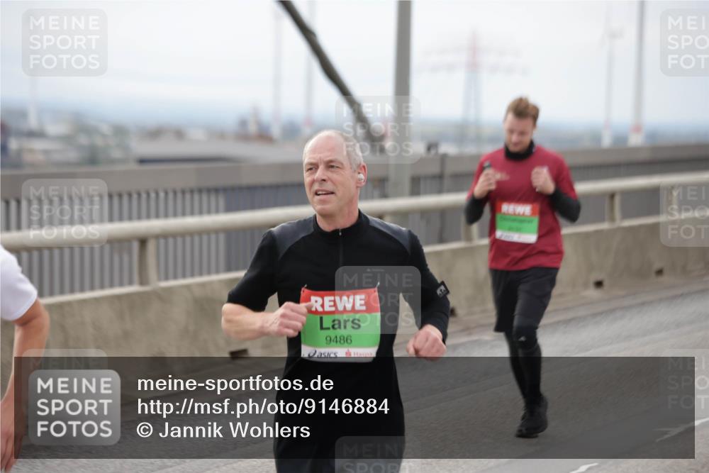 03.10.2025 - Köhlbrandbrückenlauf Jannik Wohlers http://msf.ph/oto/9146884 03.10.2025 15:49:54 Position 1 9486 meine-sportfotos.de