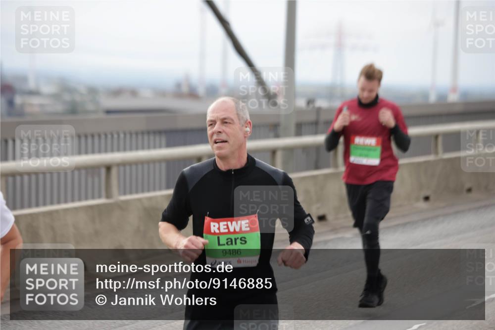 03.10.2025 - Köhlbrandbrückenlauf Jannik Wohlers http://msf.ph/oto/9146885 03.10.2025 15:49:54 Position 1 9486 meine-sportfotos.de