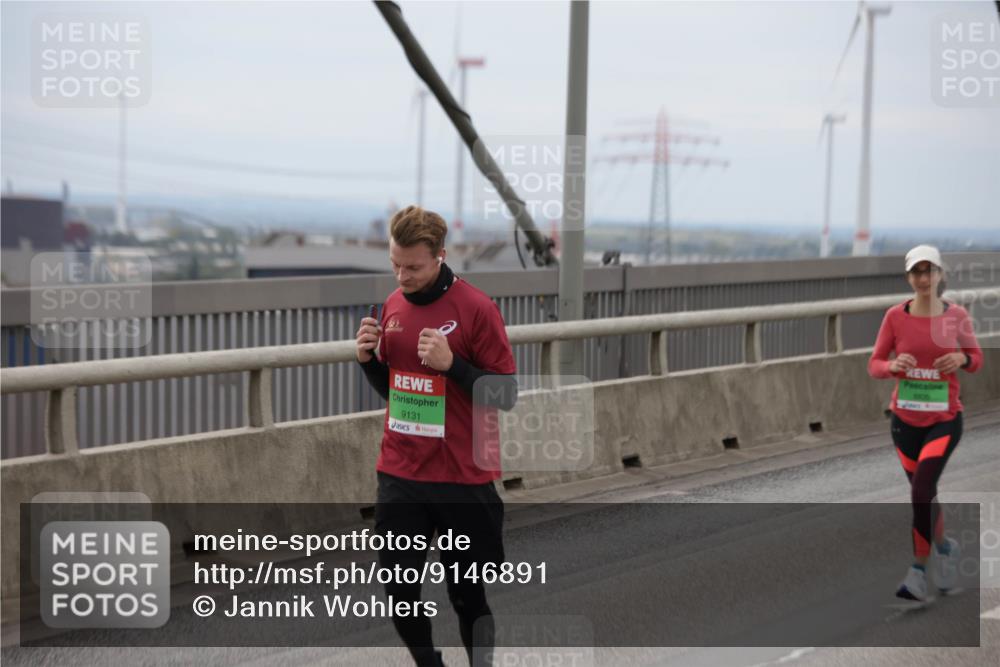 03.10.2025 - Köhlbrandbrückenlauf Jannik Wohlers http://msf.ph/oto/9146891 03.10.2025 15:49:55 Position 1 9131 meine-sportfotos.de