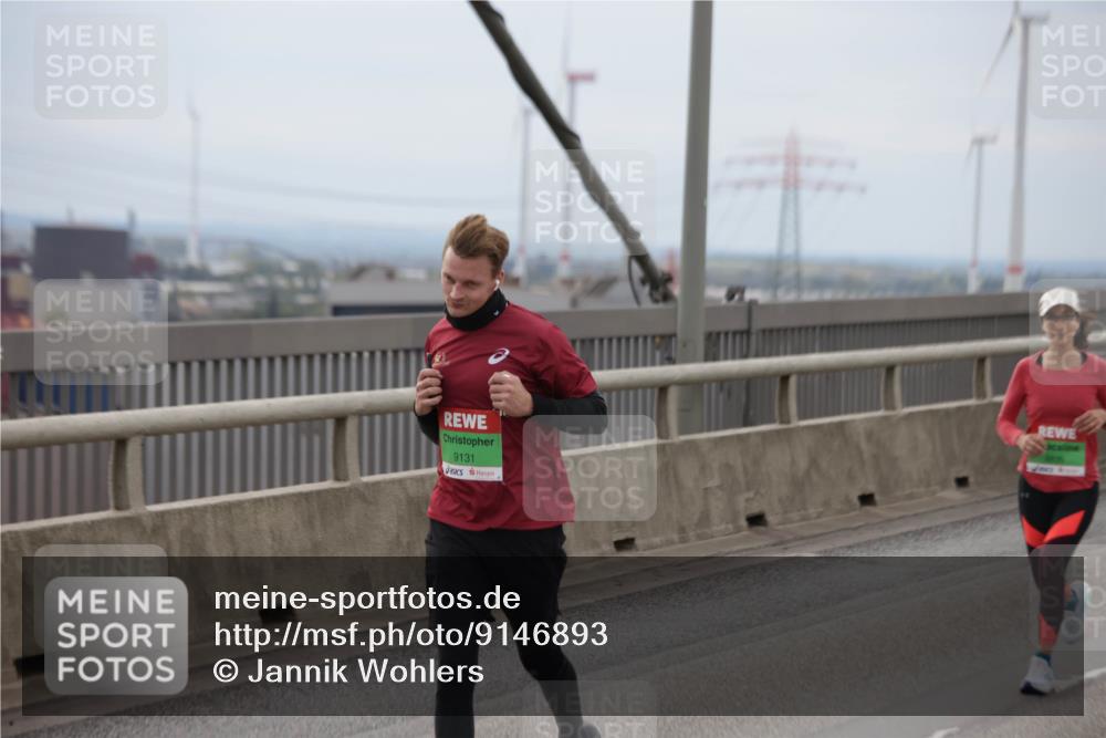 03.10.2025 - Köhlbrandbrückenlauf Jannik Wohlers http://msf.ph/oto/9146893 03.10.2025 15:49:55 Position 1 9131 meine-sportfotos.de