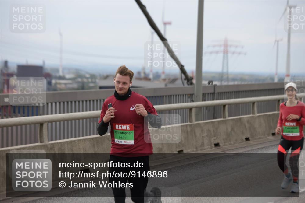 03.10.2025 - Köhlbrandbrückenlauf Jannik Wohlers http://msf.ph/oto/9146896 03.10.2025 15:49:55 Position 1 9131 meine-sportfotos.de