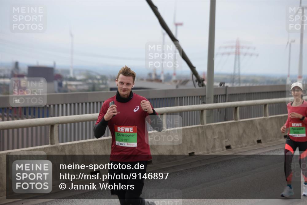 03.10.2025 - Köhlbrandbrückenlauf Jannik Wohlers http://msf.ph/oto/9146897 03.10.2025 15:49:55 Position 1 9131 meine-sportfotos.de