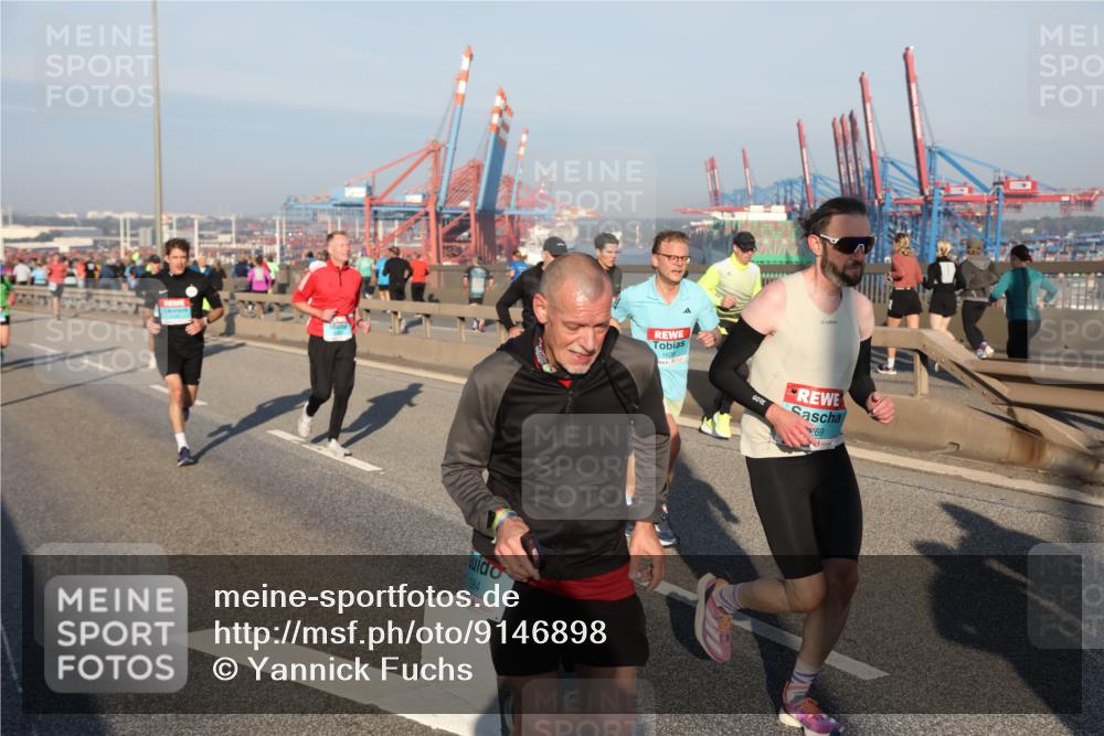 03.10.2025 - Köhlbrandbrückenlauf Yannick Fuchs http://msf.ph/oto/9146898 03.10.2025 08:37:15 Position 2 1084, 1639, 269 meine-sportfotos.de