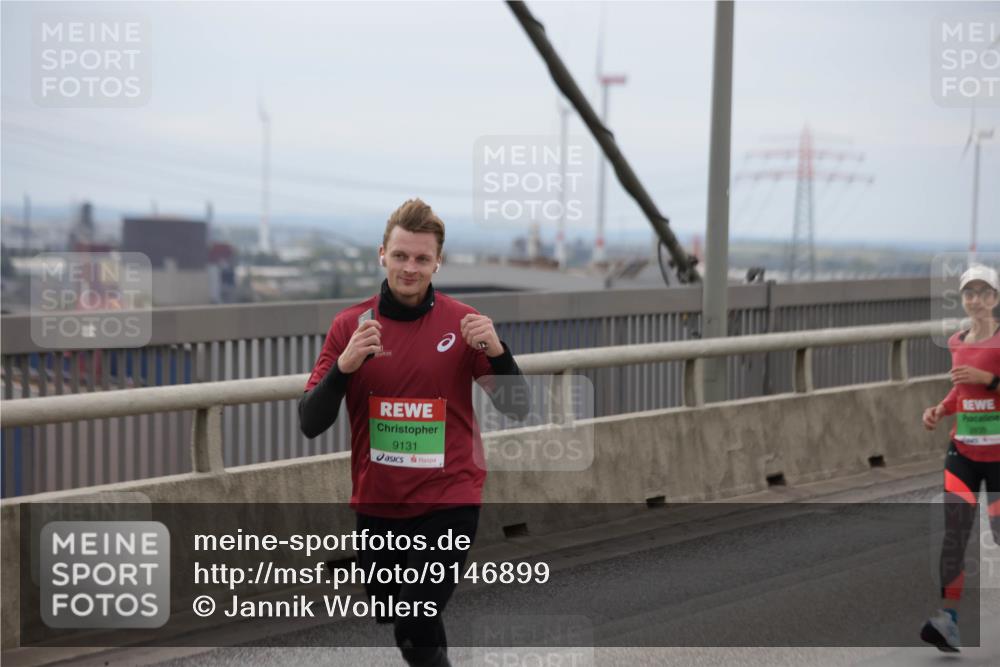 03.10.2025 - Köhlbrandbrückenlauf Jannik Wohlers http://msf.ph/oto/9146899 03.10.2025 15:49:55 Position 1 9131 meine-sportfotos.de