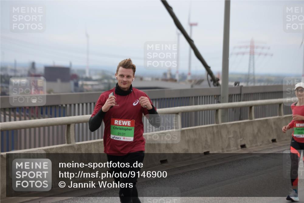03.10.2025 - Köhlbrandbrückenlauf Jannik Wohlers http://msf.ph/oto/9146900 03.10.2025 15:49:55 Position 1 9131 meine-sportfotos.de