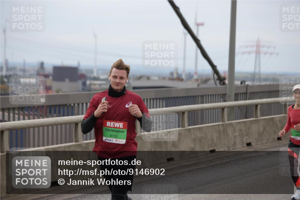 03.10.2025 - Köhlbrandbrückenlauf Jannik Wohlers http://msf.ph/oto/9146902 03.10.2025 15:49:55 Position 1 9131 meine-sportfotos.de