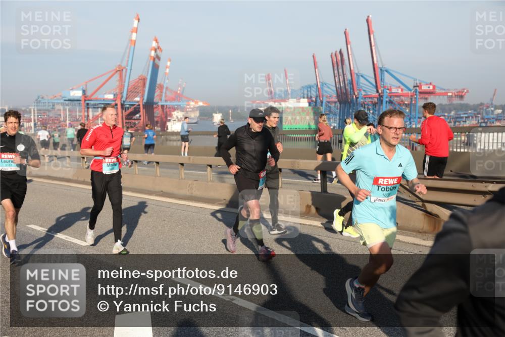 03.10.2025 - Köhlbrandbrückenlauf Yannick Fuchs http://msf.ph/oto/9146903 03.10.2025 08:37:16 Position 2 3183, 1639 meine-sportfotos.de