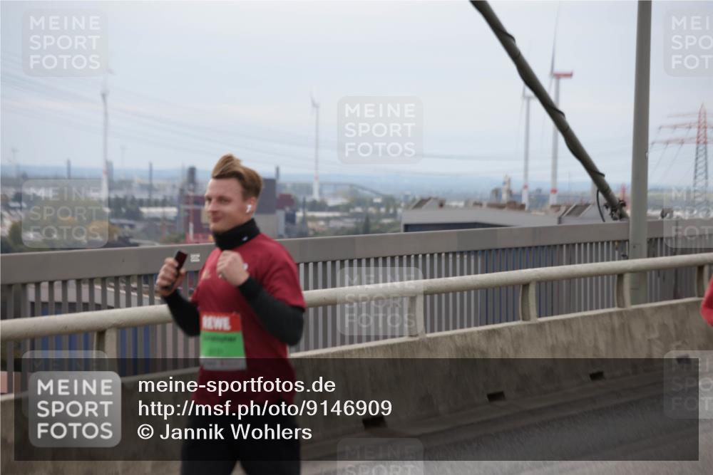 03.10.2025 - Köhlbrandbrückenlauf Jannik Wohlers http://msf.ph/oto/9146909 03.10.2025 15:49:55 Position 1  meine-sportfotos.de