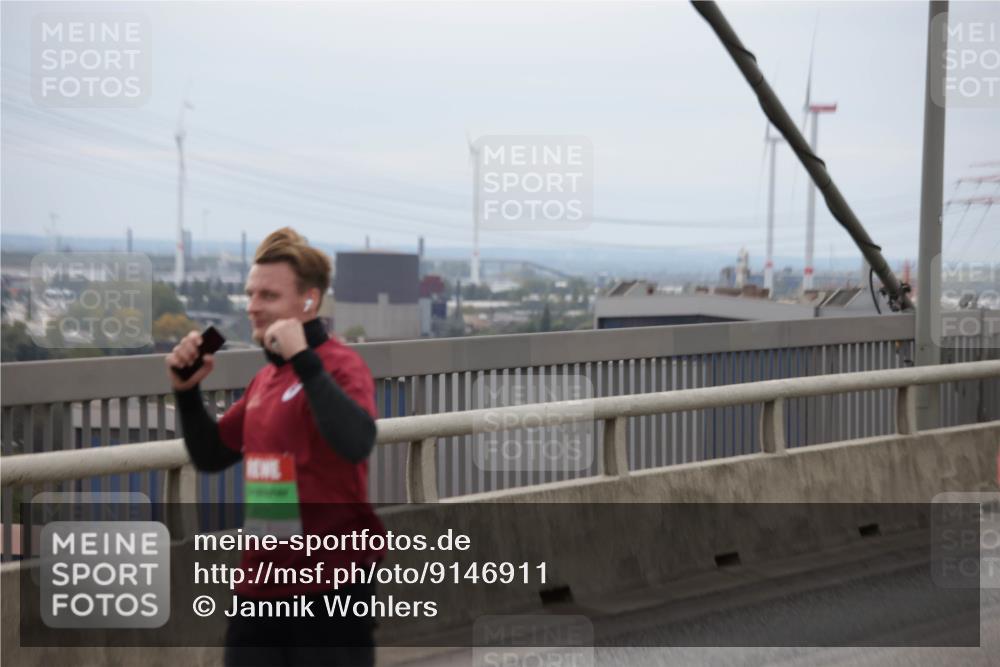 03.10.2025 - Köhlbrandbrückenlauf Jannik Wohlers http://msf.ph/oto/9146911 03.10.2025 15:49:55 Position 1  meine-sportfotos.de
