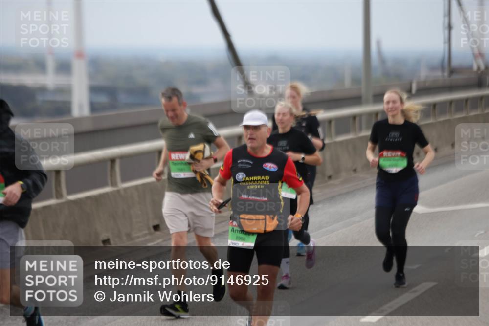 03.10.2025 - Köhlbrandbrückenlauf Jannik Wohlers http://msf.ph/oto/9146925 03.10.2025 15:50:00 Position 1 8960, 2007, 8970 meine-sportfotos.de
