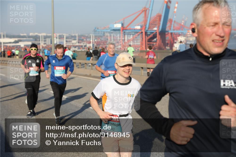 03.10.2025 - Köhlbrandbrückenlauf Yannick Fuchs http://msf.ph/oto/9146945 03.10.2025 08:37:27 Position 2 3342 meine-sportfotos.de