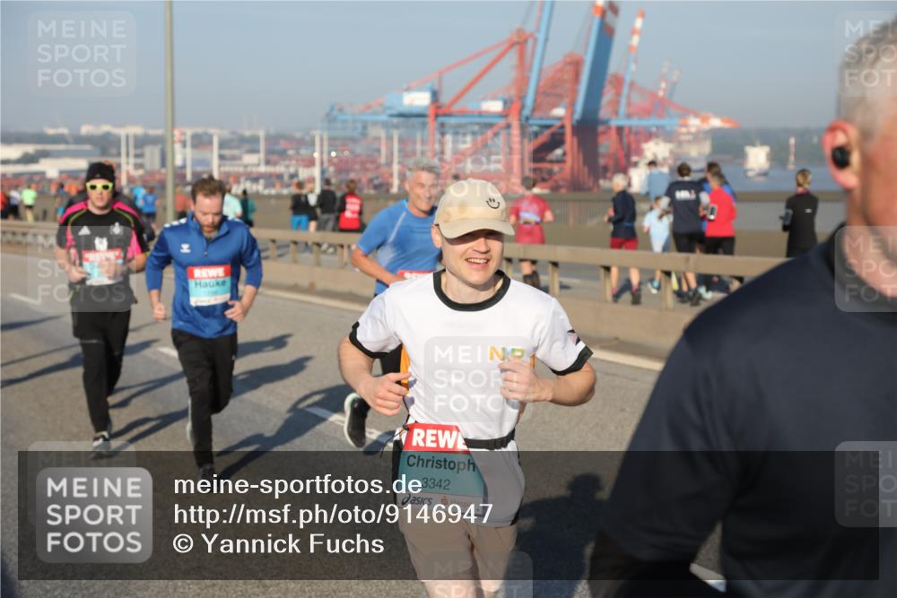 03.10.2025 - Köhlbrandbrückenlauf Yannick Fuchs http://msf.ph/oto/9146947 03.10.2025 08:37:28 Position 2 3342 meine-sportfotos.de