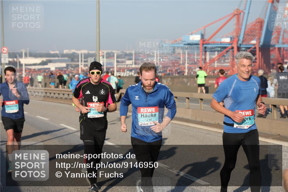03.10.2025 - Köhlbrandbrückenlauf Yannick Fuchs http://msf.ph/oto/9146950 03.10.2025 08:37:28 Position 2 1405, 1109, 1249, 1247 meine-sportfotos.de