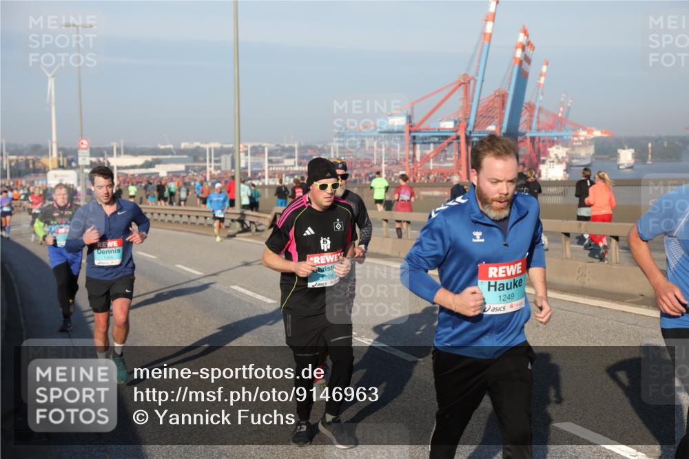 03.10.2025 - Köhlbrandbrückenlauf Yannick Fuchs http://msf.ph/oto/9146963 03.10.2025 08:37:29 Position 2 1405, 1109, 1249 meine-sportfotos.de