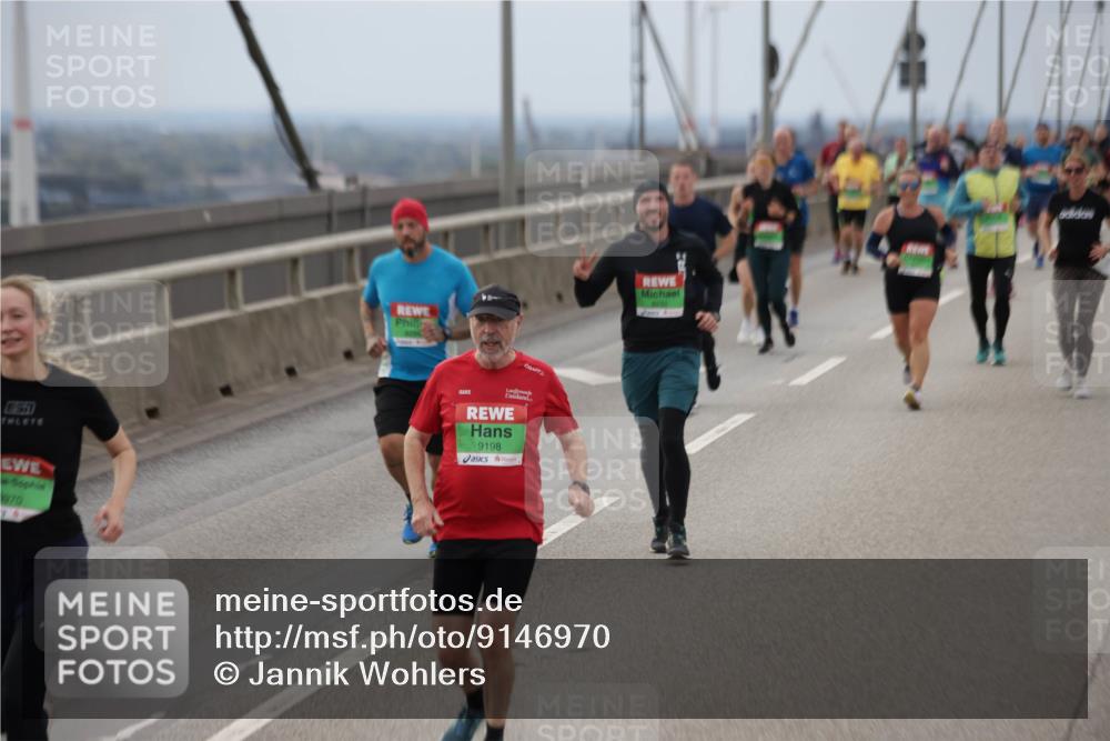 03.10.2025 - Köhlbrandbrückenlauf Jannik Wohlers http://msf.ph/oto/9146970 03.10.2025 15:50:04 Position 1 55, 970, 967, 9198, 8846 meine-sportfotos.de