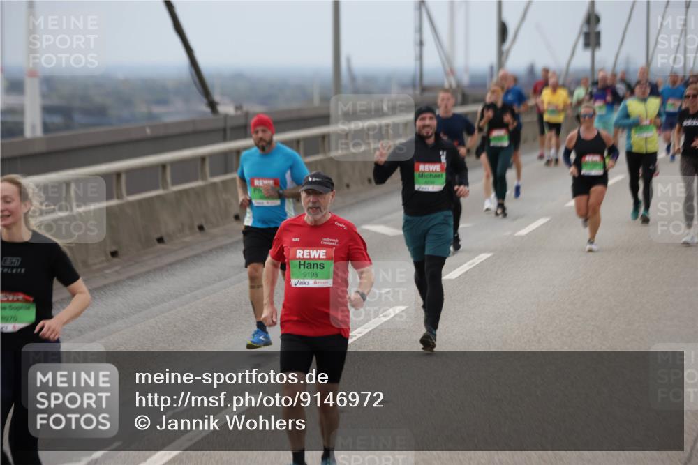 03.10.2025 - Köhlbrandbrückenlauf Jannik Wohlers http://msf.ph/oto/9146972 03.10.2025 15:50:04 Position 1 51, 1427, 8970, 9198 meine-sportfotos.de