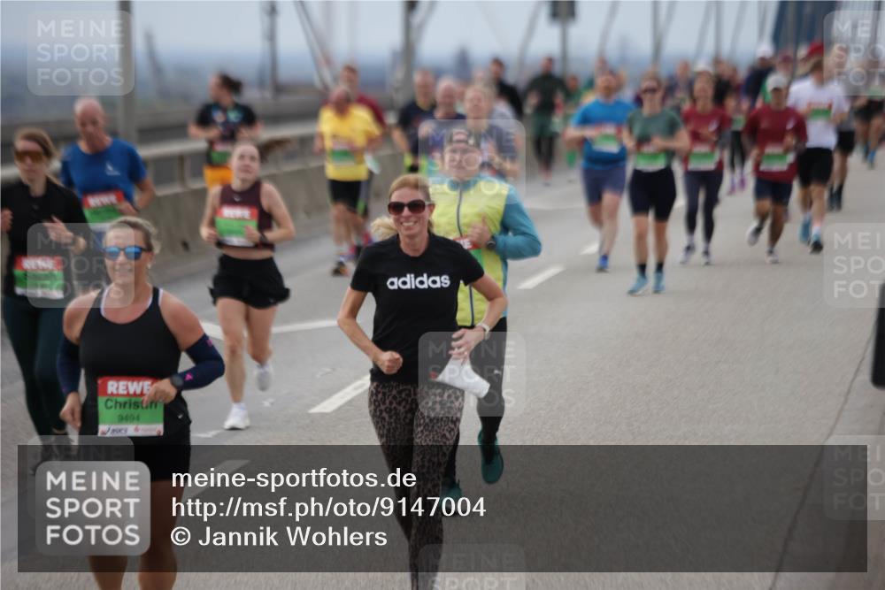 03.10.2025 - Köhlbrandbrückenlauf Jannik Wohlers http://msf.ph/oto/9147004 03.10.2025 15:50:08 Position 1 9494 meine-sportfotos.de