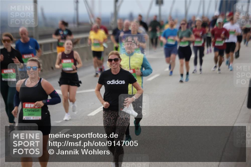 03.10.2025 - Köhlbrandbrückenlauf Jannik Wohlers http://msf.ph/oto/9147005 03.10.2025 15:50:08 Position 1 9494 meine-sportfotos.de