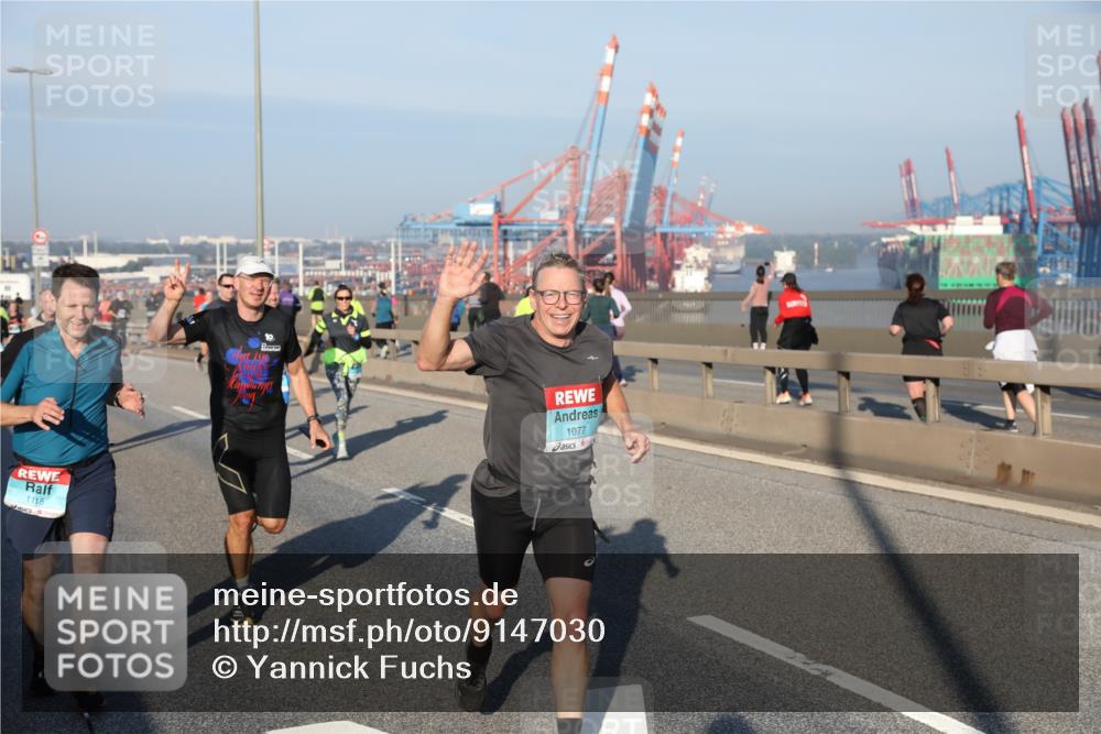 03.10.2025 - Köhlbrandbrückenlauf Yannick Fuchs http://msf.ph/oto/9147030 03.10.2025 08:37:46 Position 2 1115, 10, 1077 meine-sportfotos.de