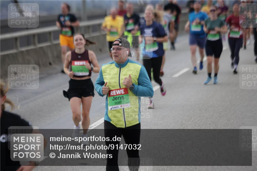 03.10.2025 - Köhlbrandbrückenlauf Jannik Wohlers http://msf.ph/oto/9147032 03.10.2025 15:50:11 Position 1 9080 meine-sportfotos.de