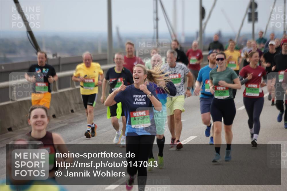03.10.2025 - Köhlbrandbrückenlauf Jannik Wohlers http://msf.ph/oto/9147043 03.10.2025 15:50:13 Position 1 9152 meine-sportfotos.de
