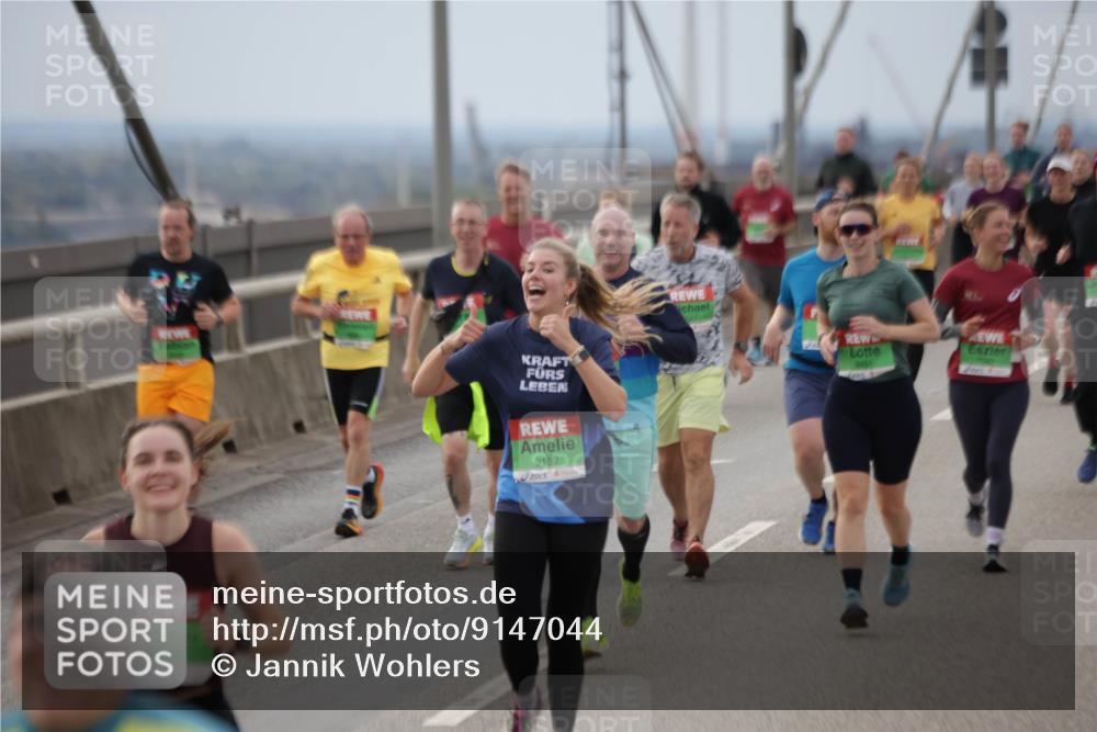 03.10.2025 - Köhlbrandbrückenlauf Jannik Wohlers http://msf.ph/oto/9147044 03.10.2025 15:50:13 Position 1 9737, 9152, 8455 meine-sportfotos.de
