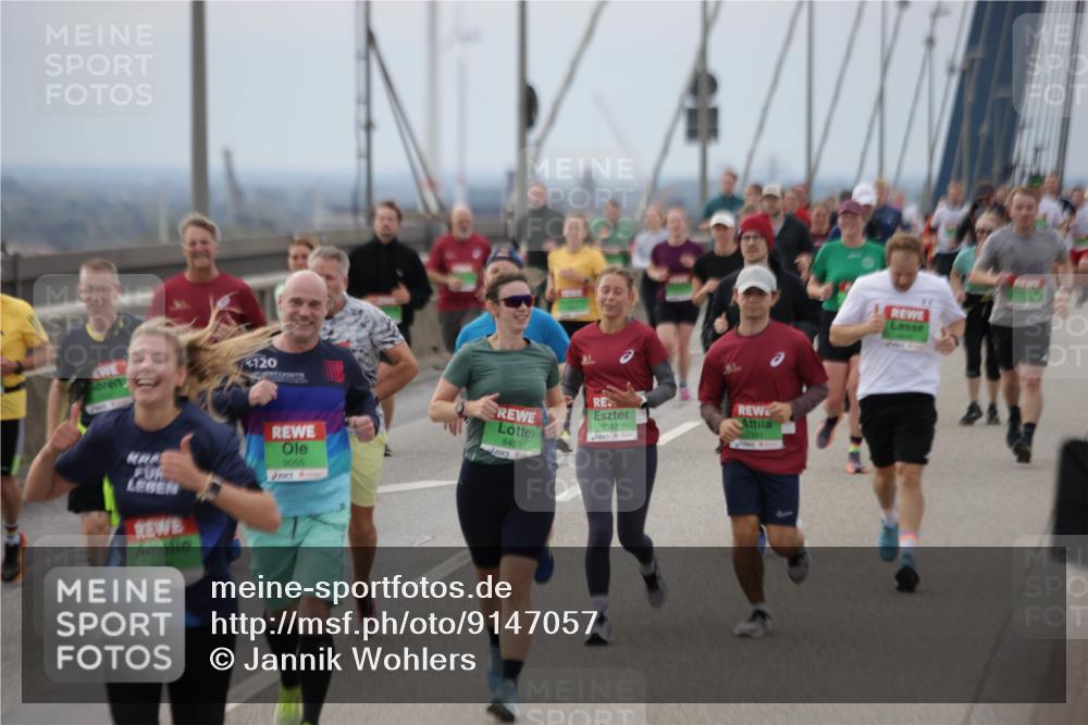03.10.2025 - Köhlbrandbrückenlauf Jannik Wohlers http://msf.ph/oto/9147057 03.10.2025 15:50:14 Position 1 120, 7542, 9152, 9055, 8451 meine-sportfotos.de
