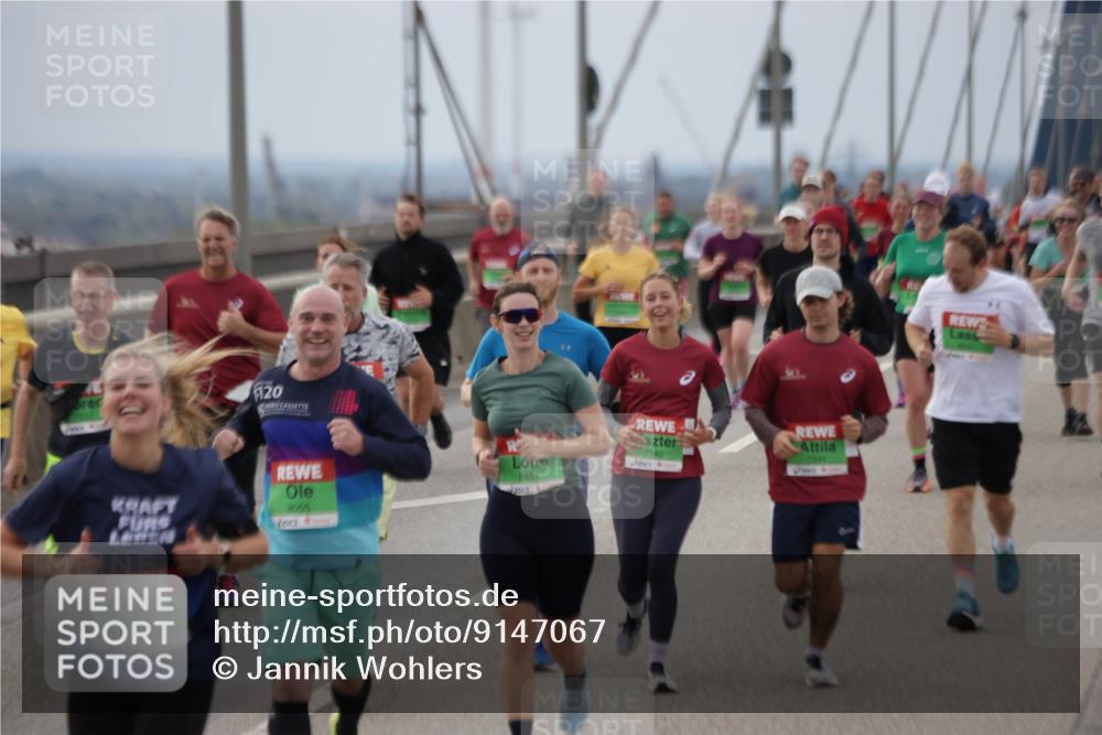 03.10.2025 - Köhlbrandbrückenlauf Jannik Wohlers http://msf.ph/oto/9147067 03.10.2025 15:50:14 Position 1 120, 9140, 9055, 7542, 7841, 8451 meine-sportfotos.de