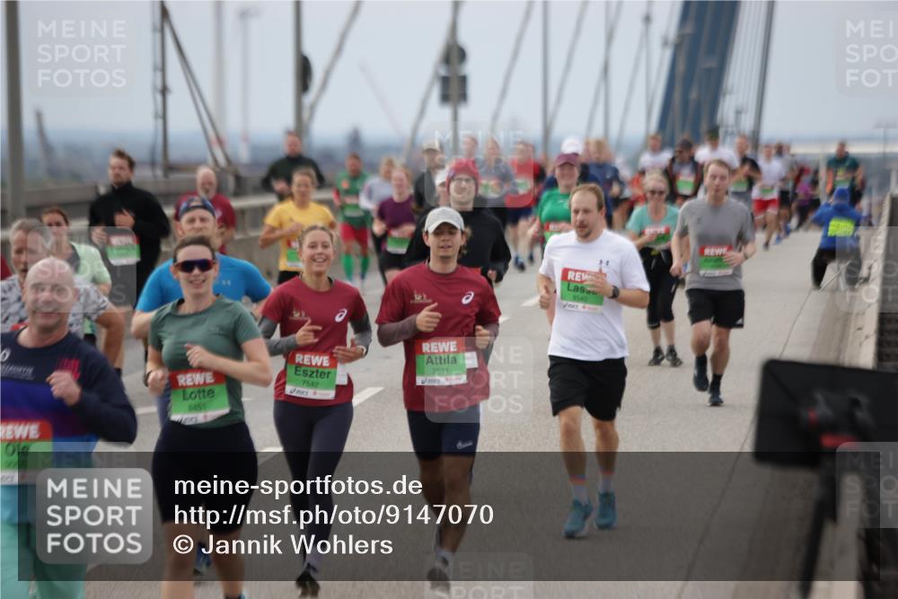 03.10.2025 - Köhlbrandbrückenlauf Jannik Wohlers http://msf.ph/oto/9147070 03.10.2025 15:50:15 Position 1 8451, 7542, 7541, 8540 meine-sportfotos.de
