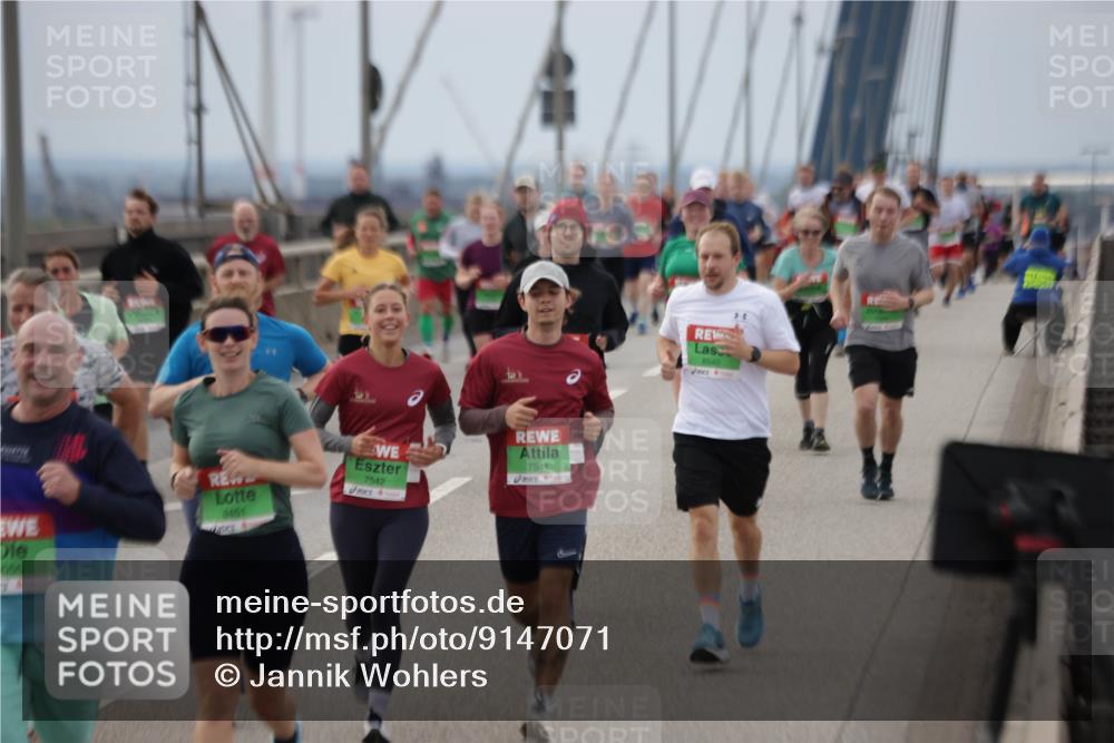 03.10.2025 - Köhlbrandbrückenlauf Jannik Wohlers http://msf.ph/oto/9147071 03.10.2025 15:50:15 Position 1 056, 8451, 7542, 7541, 8540 meine-sportfotos.de