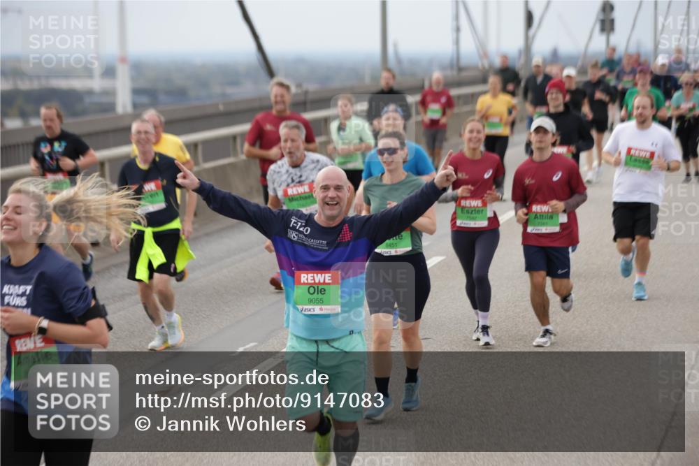 03.10.2025 - Köhlbrandbrückenlauf Jannik Wohlers http://msf.ph/oto/9147083 03.10.2025 15:50:16 Position 1 120, 8451, 3152, 9055, 7542, 7541 meine-sportfotos.de