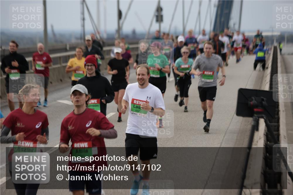03.10.2025 - Köhlbrandbrückenlauf Jannik Wohlers http://msf.ph/oto/9147102 03.10.2025 15:50:18 Position 1 8540, 7542, 7541 meine-sportfotos.de