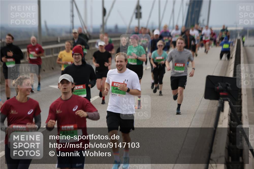 03.10.2025 - Köhlbrandbrückenlauf Jannik Wohlers http://msf.ph/oto/9147103 03.10.2025 15:50:18 Position 1 8529, 8540, 7542, 7541 meine-sportfotos.de
