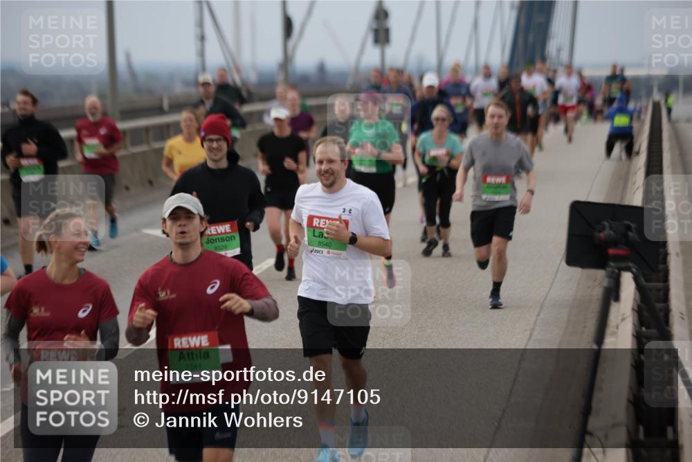 03.10.2025 - Köhlbrandbrückenlauf Jannik Wohlers http://msf.ph/oto/9147105 03.10.2025 15:50:18 Position 1 8529, 8540, 7542, 7541 meine-sportfotos.de