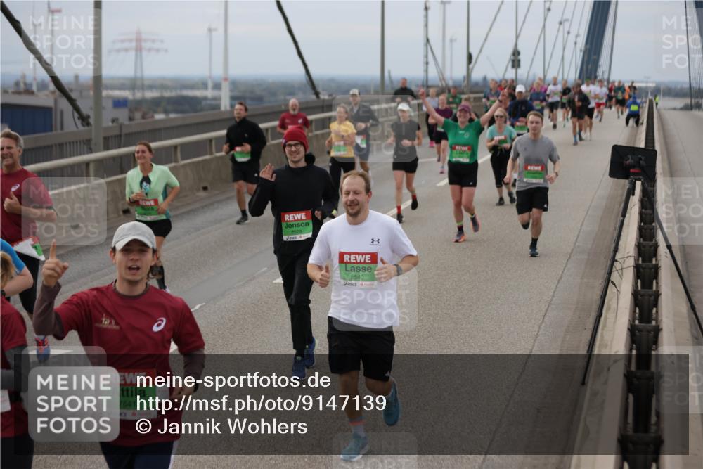 03.10.2025 - Köhlbrandbrückenlauf Jannik Wohlers http://msf.ph/oto/9147139 03.10.2025 15:50:20 Position 1 8529, 7541, 8540 meine-sportfotos.de